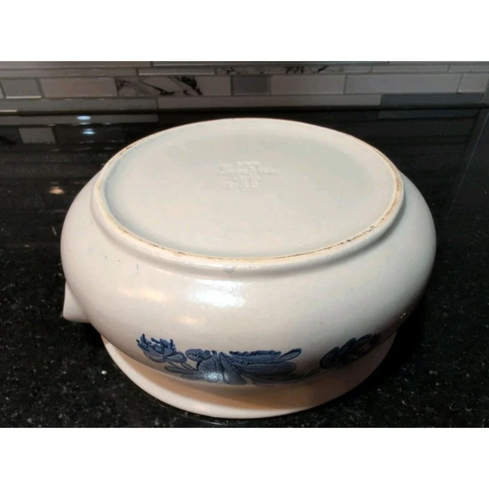 EUC PFALTZGRAFF YORKTOWNE BLUE 2QT ROUND CASSEROLE COVERED SERVING BOWL WITH LID